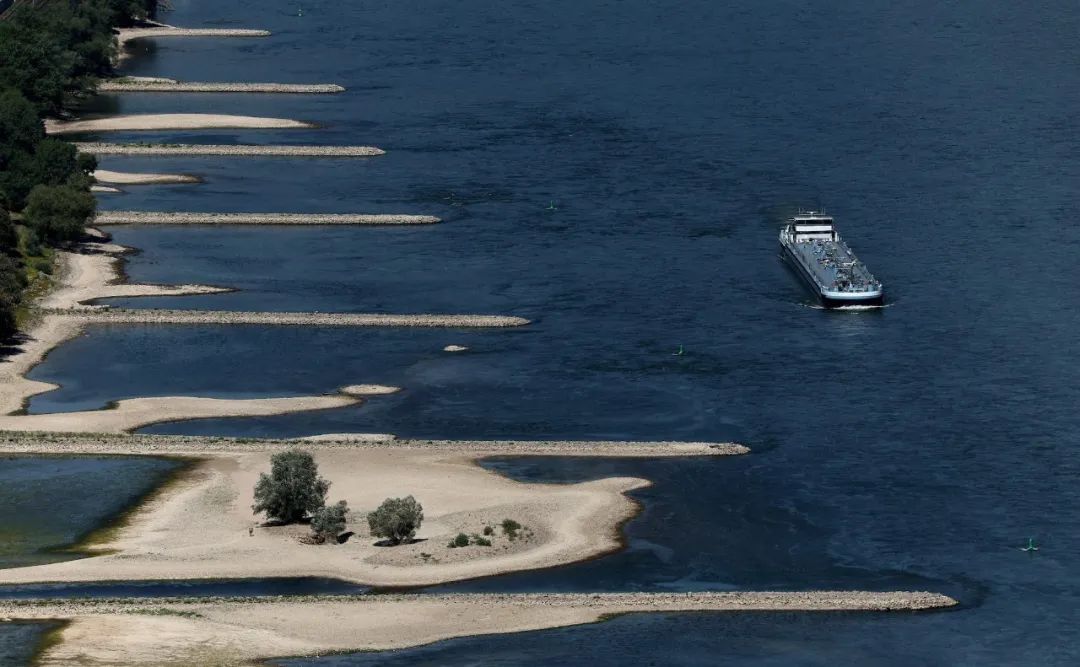 ?海運系統(tǒng)：包括船舶、港口和航線，還涵蓋了物流